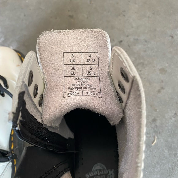 Dr. Martens White Jadon Platform 8 Eye Boots, size 5 - Picture 16 of 16